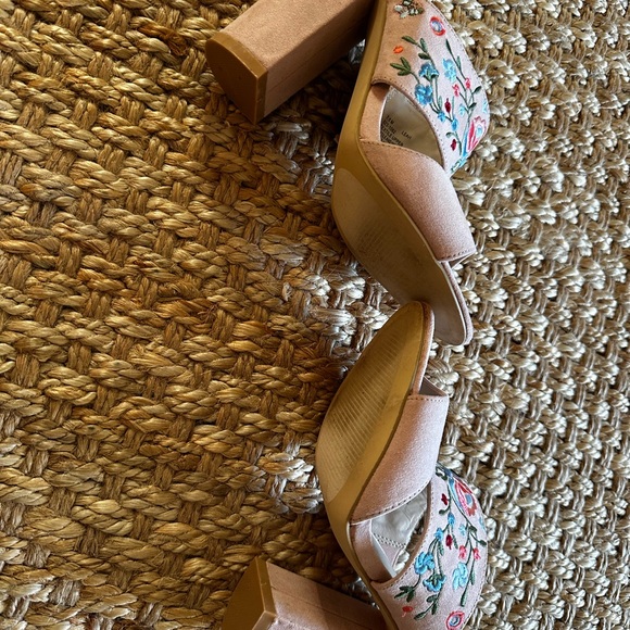 N/A Embroidered Pink Mules - Picture 7 of 7